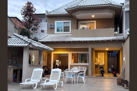 Casa de condomínio à venda com 360m², 4 quartos e 4 vagasÁrea externa