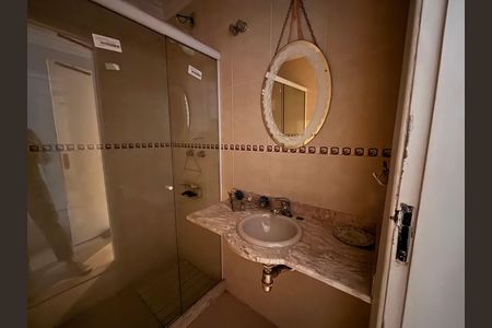 Casa de condomínio à venda com 360m², 4 quartos e 4 vagasBanheiro do Quarto 2