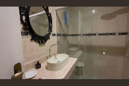 Casa de condomínio à venda com 360m², 4 quartos e 4 vagasBanheiro do Quarto 1
