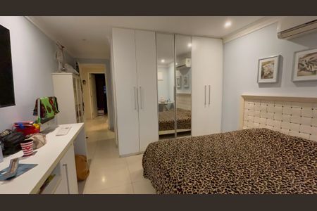 Casa de condomínio à venda com 360m², 4 quartos e 4 vagasQuarto 1