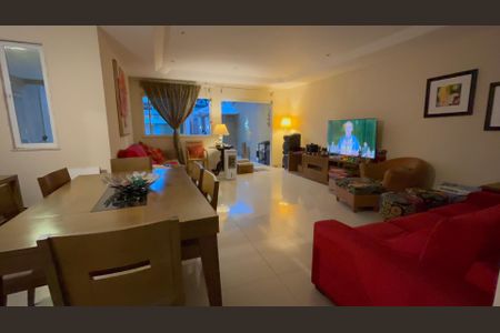 Casa de condomínio à venda com 360m², 4 quartos e 4 vagasSala