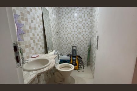Casa de condomínio à venda com 360m², 4 quartos e 4 vagasBanheiro de serviço