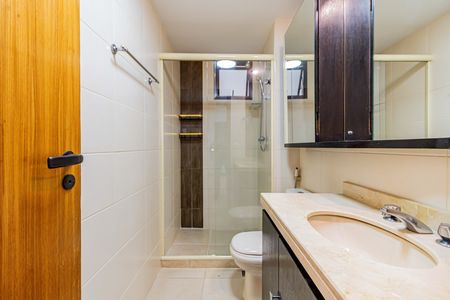 Apartamento à venda com 92m², 3 quartos e 2 vagas Apartamento à venda com 92m², 3 quartos e 2 vagasBanheiro social