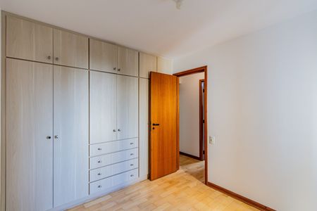 Apartamento à venda com 92m², 3 quartos e 2 vagas Apartamento à venda com 92m², 3 quartos e 2 vagasQuarto 01
