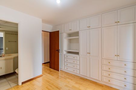 Apartamento à venda com 92m², 3 quartos e 2 vagas Apartamento à venda com 92m², 3 quartos e 2 vagasSuite