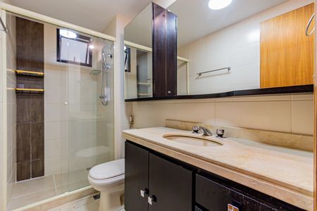 Apartamento à venda com 92m², 3 quartos e 2 vagas Apartamento à venda com 92m², 3 quartos e 2 vagasBanheiro social