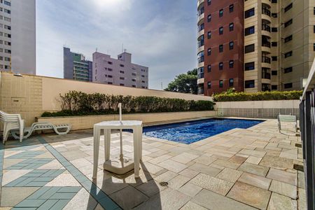 Apartamento à venda com 92m², 3 quartos e 2 vagas Apartamento à venda com 92m², 3 quartos e 2 vagasÁrea comum - Piscina
