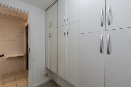 Apartamento à venda com 92m², 3 quartos e 2 vagas Apartamento à venda com 92m², 3 quartos e 2 vagasQuarto de serviço
