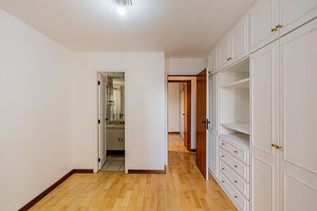 Apartamento à venda com 92m², 3 quartos e 2 vagas Apartamento à venda com 92m², 3 quartos e 2 vagasSuite