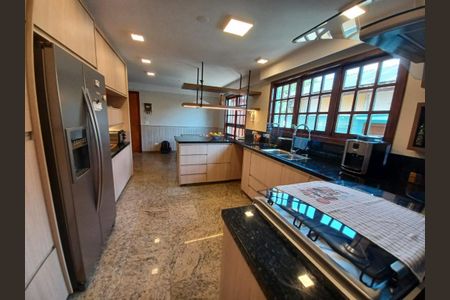 Casa para alugar com 4 quartos, 320m² em Residencial Dez (Alphaville), Santana de Parnaíba