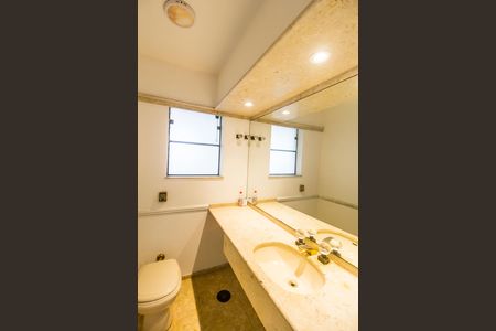Casa de condomínio à venda com 780m², 2 quartos e 9 vagas Casa de condomínio à venda com 780m², 2 quartos e 9 vagasLavabo