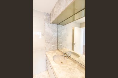 Casa de condomínio à venda com 780m², 2 quartos e 9 vagas Casa de condomínio à venda com 780m², 2 quartos e 9 vagasBanheiro da Suíte
