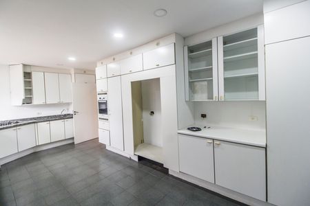 Casa de condomínio à venda com 780m², 2 quartos e 9 vagas Casa de condomínio à venda com 780m², 2 quartos e 9 vagasCozinha
