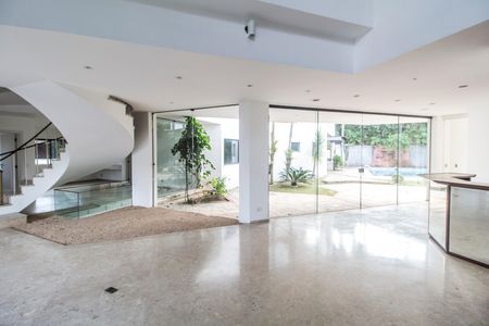 Casa de condomínio à venda com 780m², 2 quartos e 9 vagas Casa de condomínio à venda com 780m², 2 quartos e 9 vagasSala