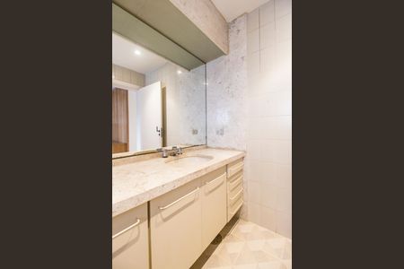Casa de condomínio à venda com 780m², 2 quartos e 9 vagas Casa de condomínio à venda com 780m², 2 quartos e 9 vagasBanheiro da Suíte