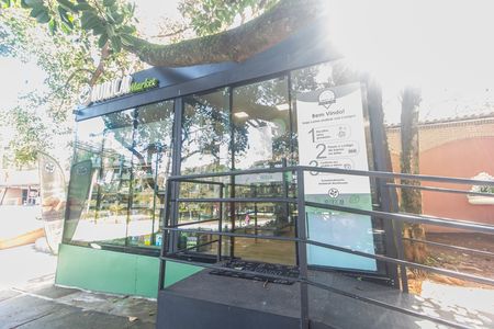 Casa de condomínio à venda com 780m², 2 quartos e 9 vagas Casa de condomínio à venda com 780m², 2 quartos e 9 vagasMercado