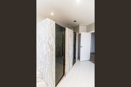 Casa de condomínio à venda com 780m², 2 quartos e 9 vagas Casa de condomínio à venda com 780m², 2 quartos e 9 vagasBanheiro da Suíte