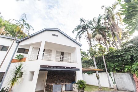 Casa de condomínio à venda com 780m², 2 quartos e 9 vagas Casa de condomínio à venda com 780m², 2 quartos e 9 vagasFachada