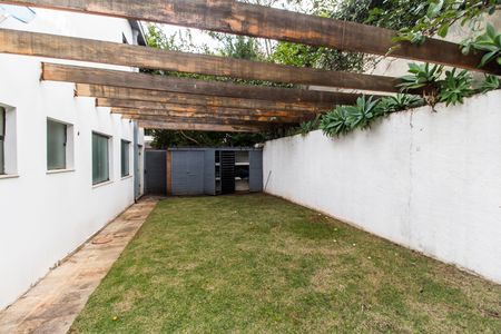 Casa de condomínio à venda com 780m², 2 quartos e 9 vagas Casa de condomínio à venda com 780m², 2 quartos e 9 vagasQuintal