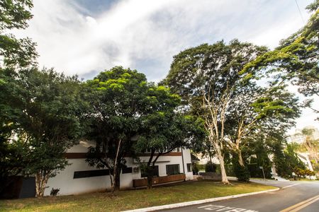 Casa de condomínio à venda com 780m², 2 quartos e 9 vagas Casa de condomínio à venda com 780m², 2 quartos e 9 vagasVista da Rua