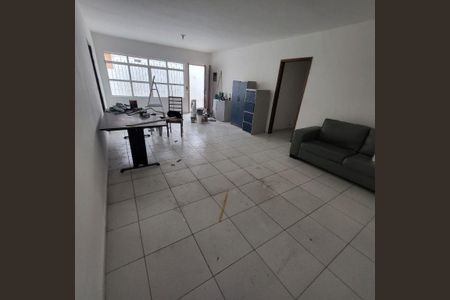 Casa para alugar com 3 quartos, 326m² em Jardim Pedreira, São Paulo