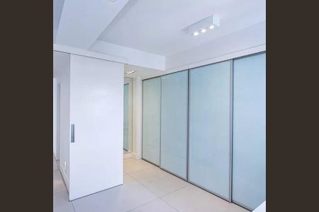Apartamento à venda com 130m², 2 quartos e 4 vagas