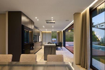 Casa à venda com 560m², 4 quartos e 4 vagas