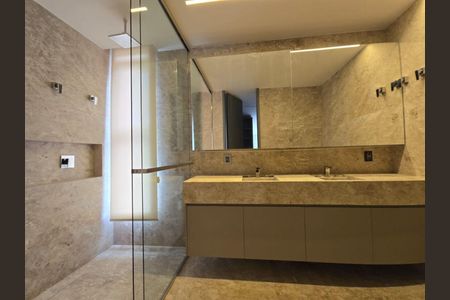 Casa à venda com 560m², 4 quartos e 4 vagas