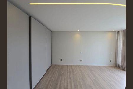 Casa à venda com 560m², 4 quartos e 4 vagas