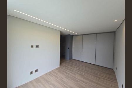 Casa à venda com 560m², 4 quartos e 4 vagas