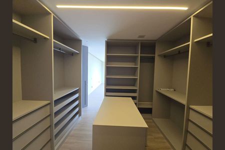 Casa à venda com 560m², 4 quartos e 4 vagas
