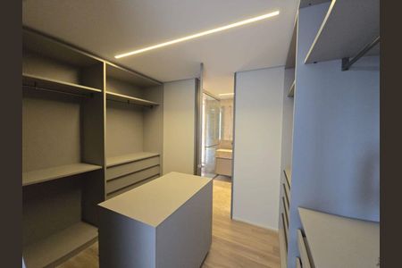Casa à venda com 560m², 4 quartos e 4 vagas