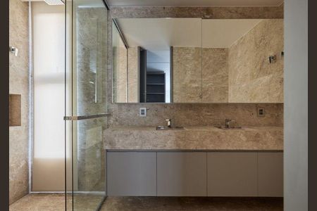 Casa à venda com 560m², 4 quartos e 4 vagas