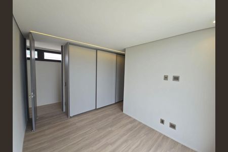 Casa à venda com 560m², 4 quartos e 4 vagas