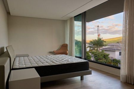 Casa à venda com 560m², 4 quartos e 4 vagas