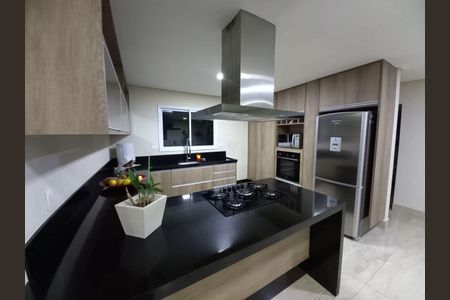 Casa à venda com 300m², 3 quartos e 9 vagas