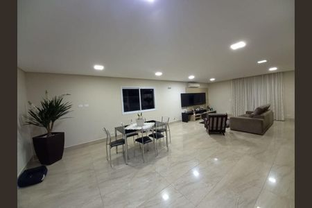 Casa à venda com 3 quartos, 300m² em Jardim Deghi, Barueri