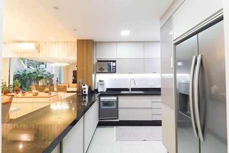Casa de condomínio à venda com 177m², 4 quartos e 3 vagas