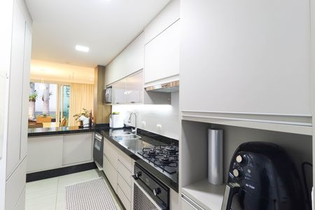 Casa de condomínio à venda com 177m², 4 quartos e 3 vagas