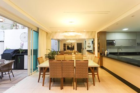 Casa de condomínio à venda com 177m², 4 quartos e 3 vagas
