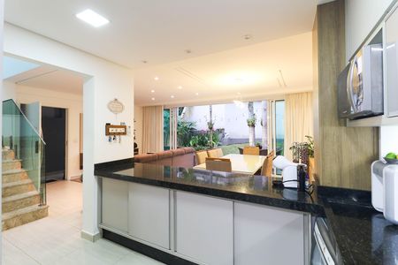 Casa de condomínio à venda com 177m², 4 quartos e 3 vagas