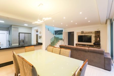 Casa de condomínio à venda com 177m², 4 quartos e 3 vagas