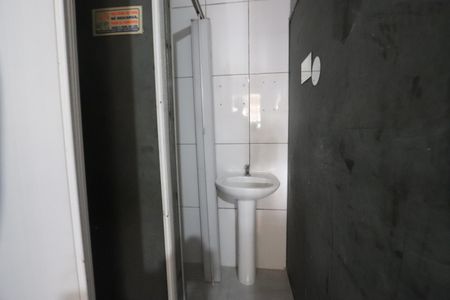 Banheiro de casa para alugar com 1 quarto, 25m² em Jardim Panorama (zona Leste), São Paulo