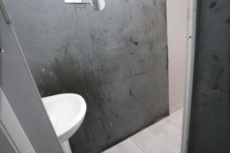 Banheiro de casa para alugar com 1 quarto, 25m² em Jardim Panorama (zona Leste), São Paulo