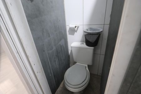 Banheiro de casa para alugar com 1 quarto, 25m² em Jardim Panorama (zona Leste), São Paulo