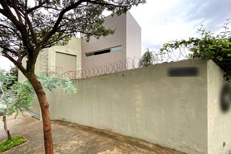 Casa para alugar com 400m², 4 quartos e 2 vagas Casa para alugar com 400m², 4 quartos e 2 vagasFachada