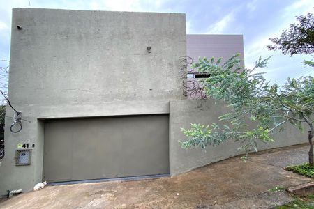 Casa para alugar com 400m², 4 quartos e 2 vagas Casa para alugar com 400m², 4 quartos e 2 vagasFachada