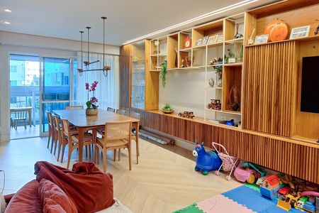 Apartamento à venda com 182m², 4 quartos e 2 vagas Apartamento à venda com 182m², 4 quartos e 2 vagasSala