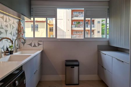 Apartamento à venda com 182m², 4 quartos e 2 vagas Apartamento à venda com 182m², 4 quartos e 2 vagasÁrea de Serviço