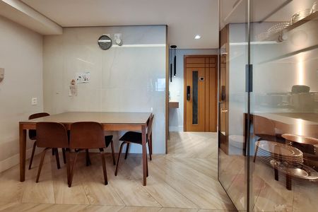 Apartamento à venda com 182m², 4 quartos e 2 vagas Apartamento à venda com 182m², 4 quartos e 2 vagasCozinha
